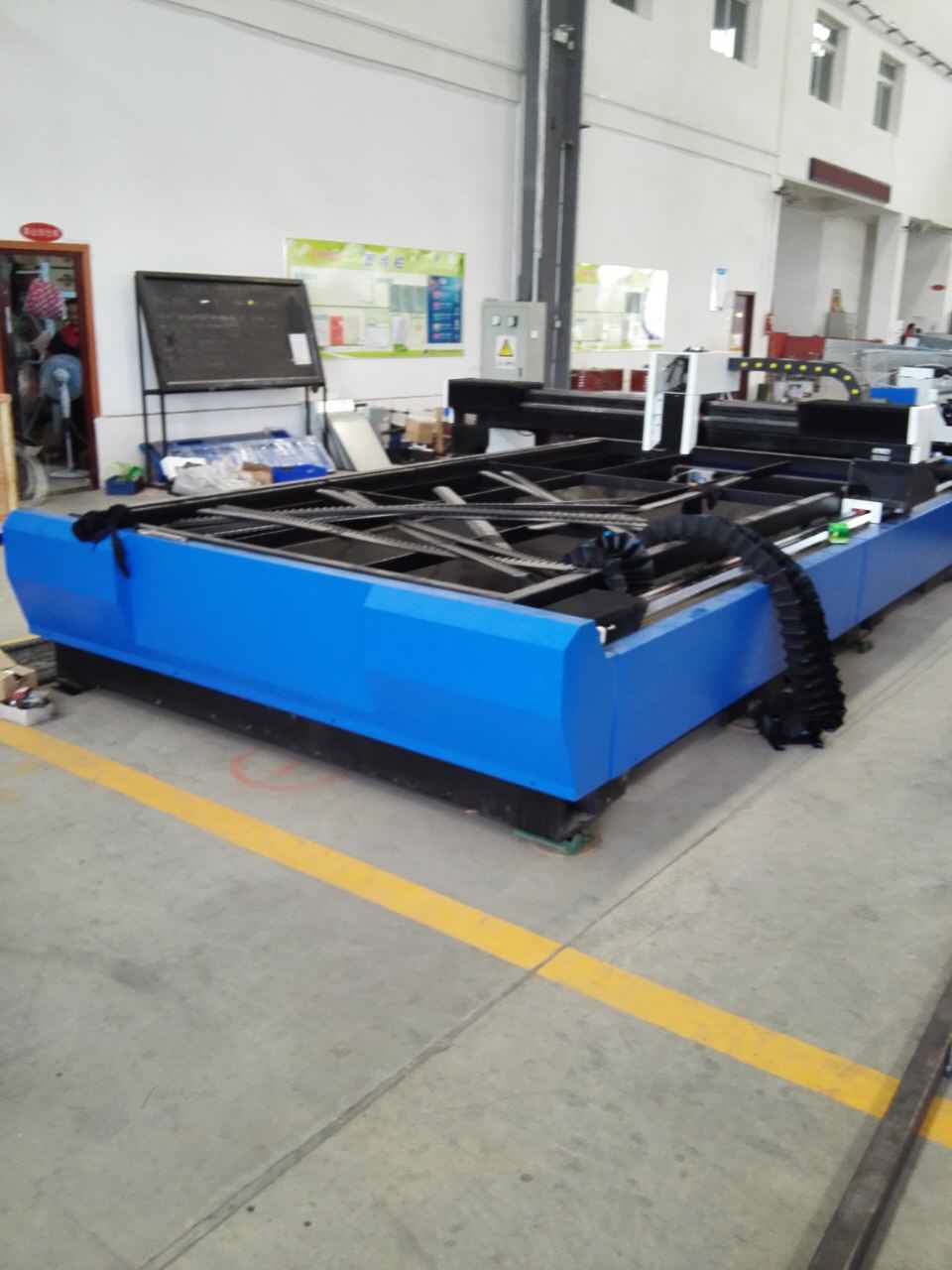 金屬激光切割機(jī)生產(chǎn)車間